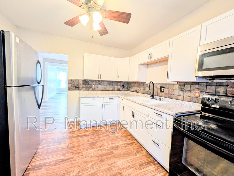 Updated 4bdrm 1bath home in a great location property image