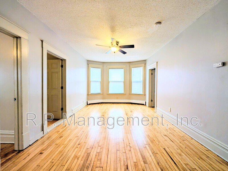 Updated 3bdrm 1bath in a 4-plex prime location! property image