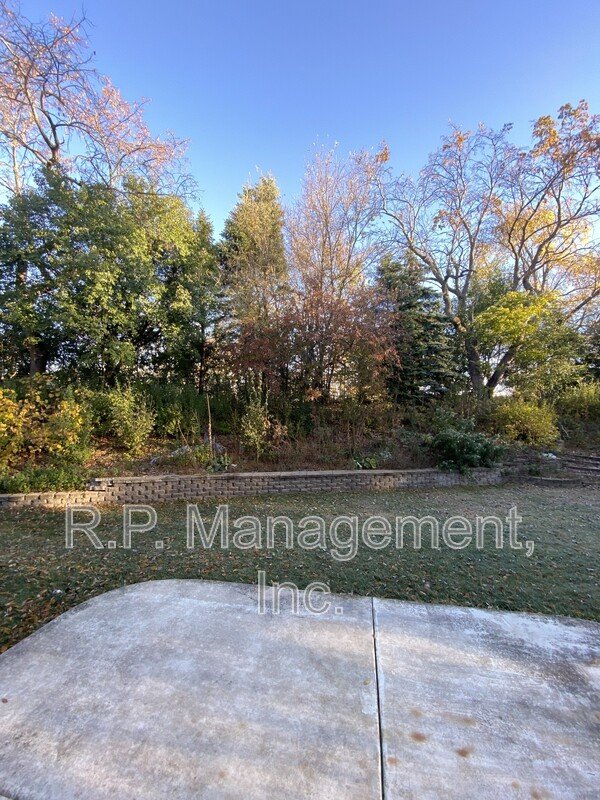 Newly updated 5 bedroom 3 bath on a quiet end with a secluded backyard property image