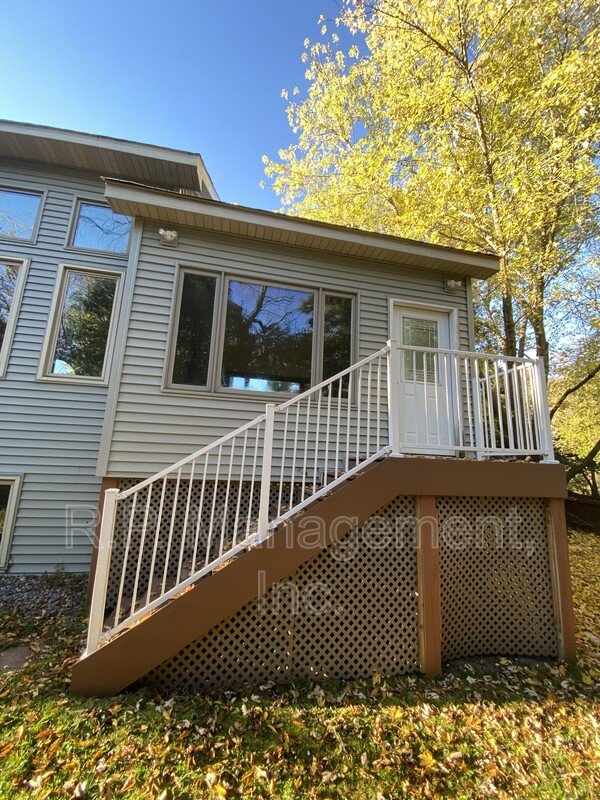 Newly updated 5 bedroom 3 bath on a quiet end with a secluded backyard property image