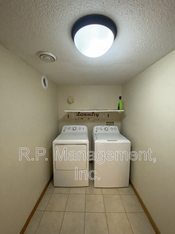 Newly updated 5 bedroom 3 bath on a quiet end with a secluded backyard property image