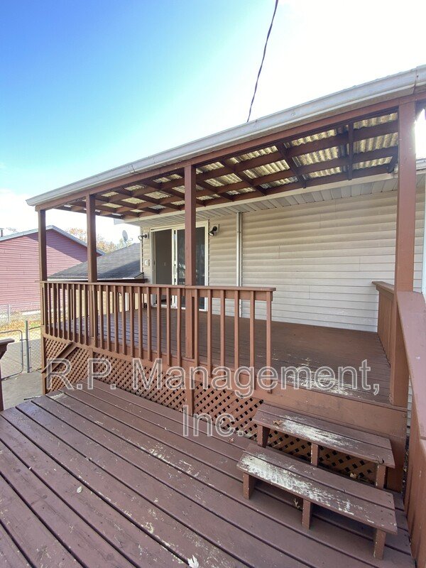 Rent this 3 bedroom 2 bathroom split entry home.  Available now!! property image