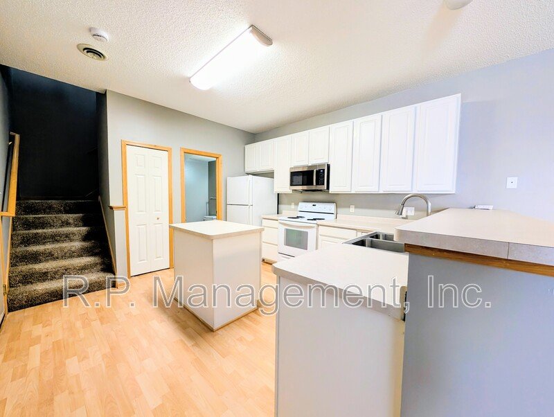 Large 2bdrm townhome in a prime location! property image