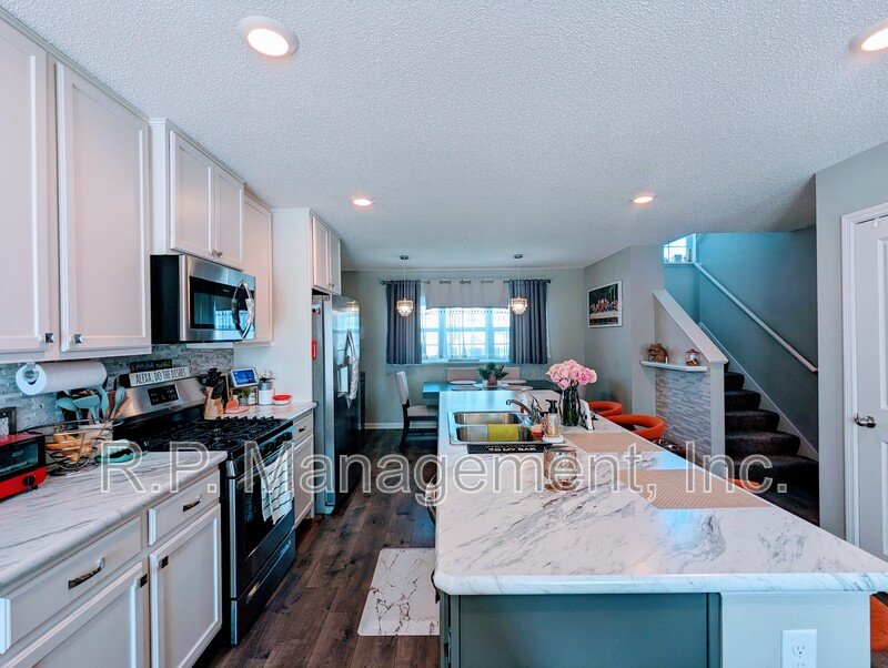 Newer construction 3Bdrm 3Bath townhome  Available 4/1 property image