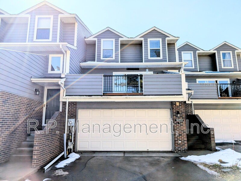 Updated 2bdrm 2bath townhome great location property image