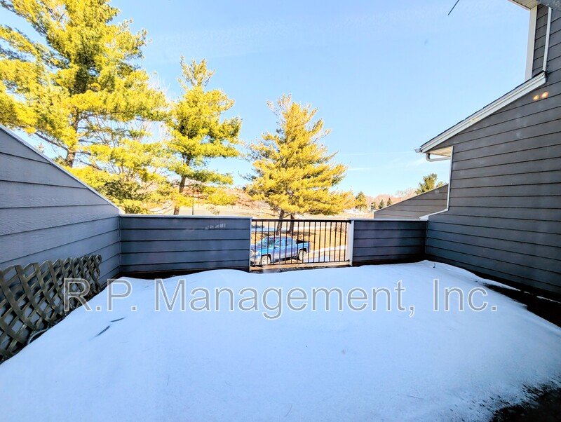 Updated 2bdrm 2bath townhome great location property image