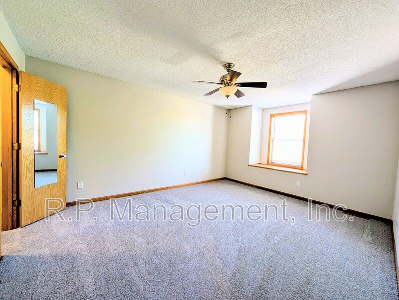 Updated 2bdrm 2bath townhome great location property image