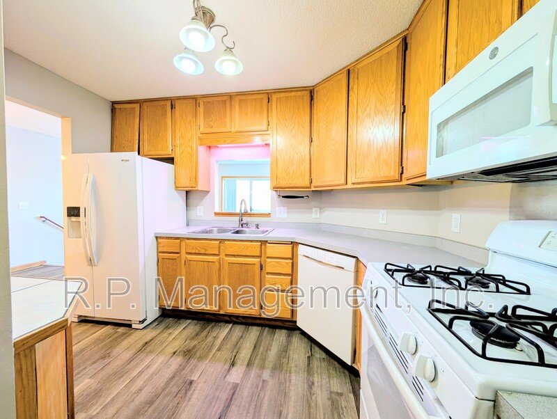 Updated 2bdrm 2bath townhome great location property image