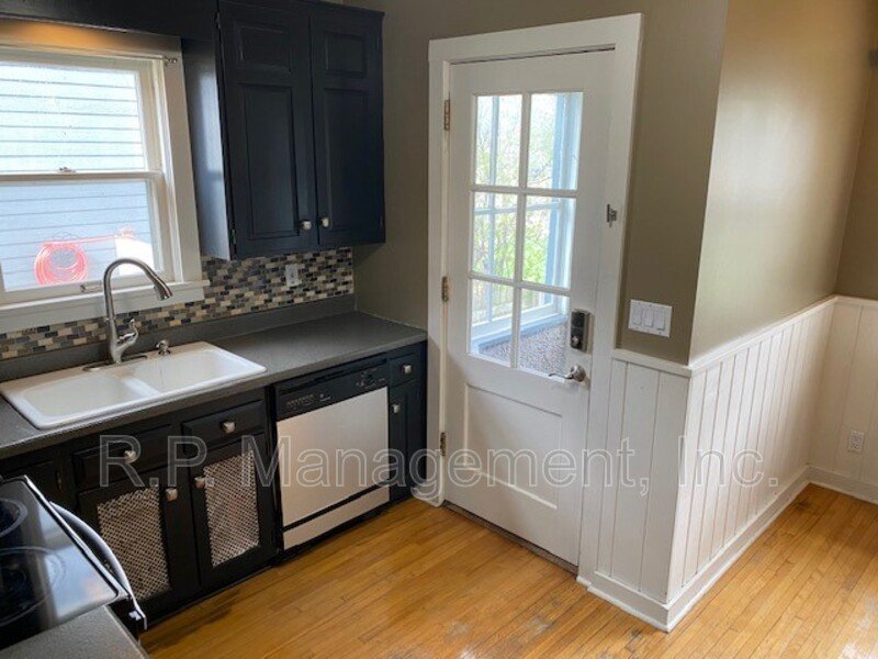 GORGEOUS 3BR/1.5BA blocks from Lake Harriet! 5/1 property image