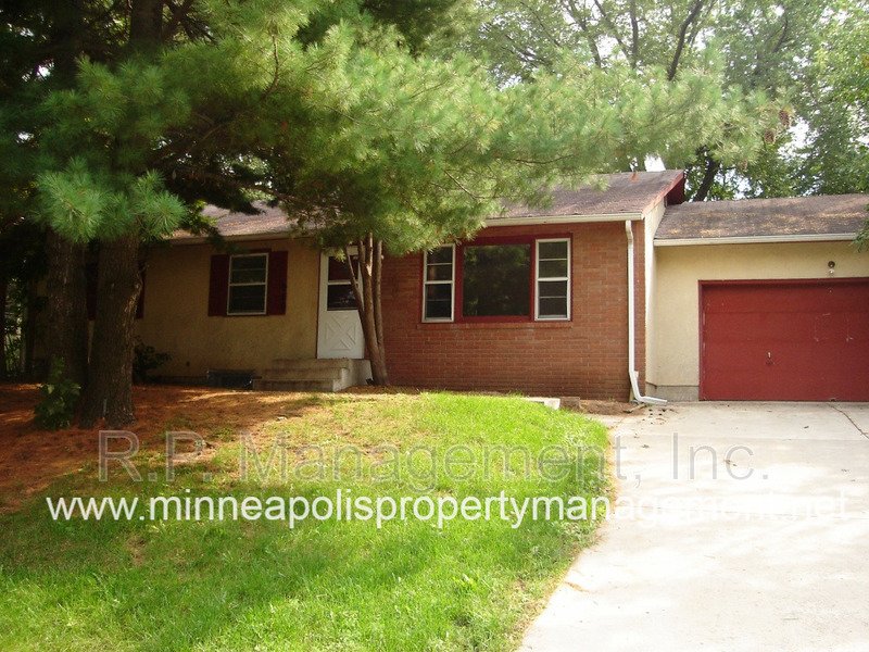 4 Bedroom Rambler in Roseville.  Available 6/14/26 property image