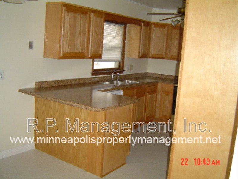 4 Bedroom Rambler in Roseville.  Available 6/14/26 property image