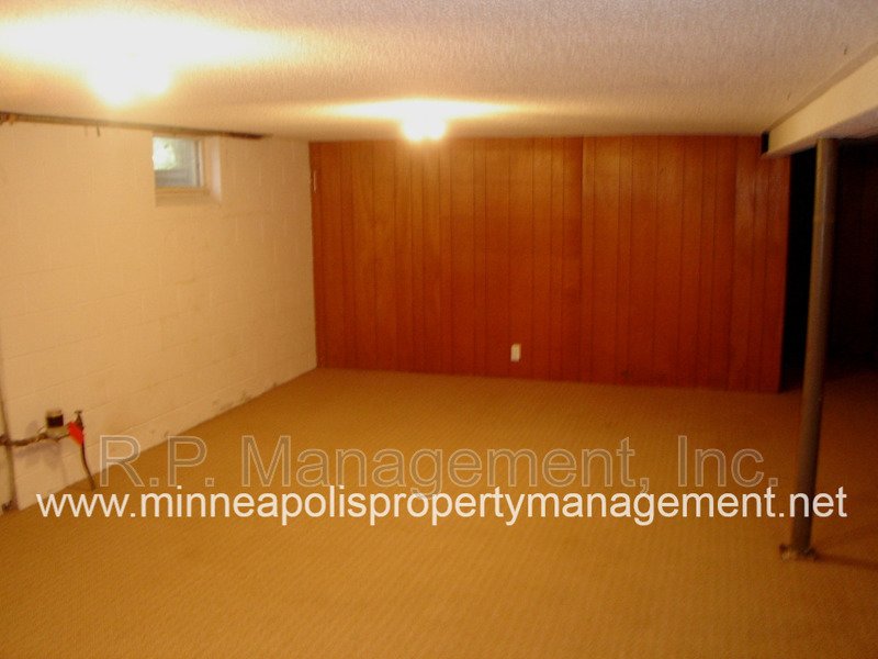 4 Bedroom Rambler in Roseville.  Available 6/14/26 property image