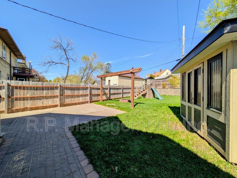 Newly updated 3bdrm 2bath on a corner lot property image