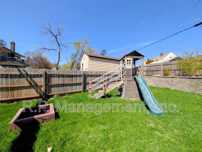 Newly updated 3bdrm 2bath on a corner lot property image