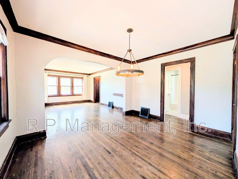 Newly updated 3bdrm 2bath on a corner lot property image