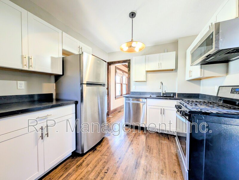 Newly updated 3bdrm 2bath on a corner lot property image