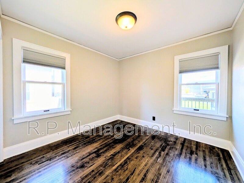 Newly updated 3bdrm 2bath on a corner lot property image