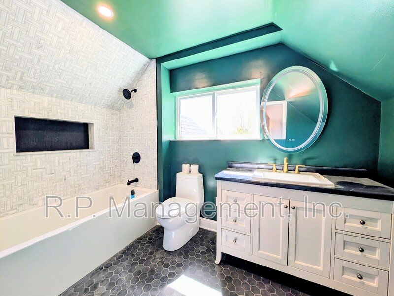 Newly updated 3bdrm 2bath on a corner lot property image