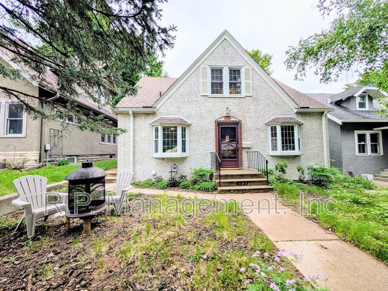Updated 4bedroomm 2bath with amenities  Available 8/1 property image