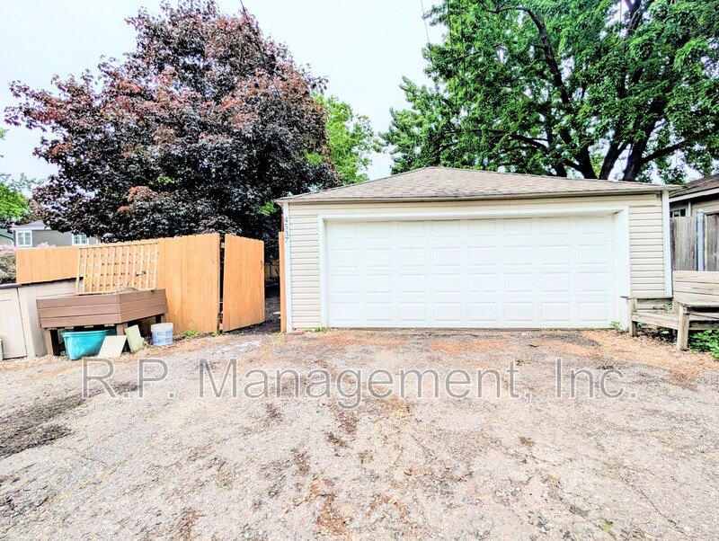 Updated 4bedroomm 2bath with amenities  Available 8/1 property image