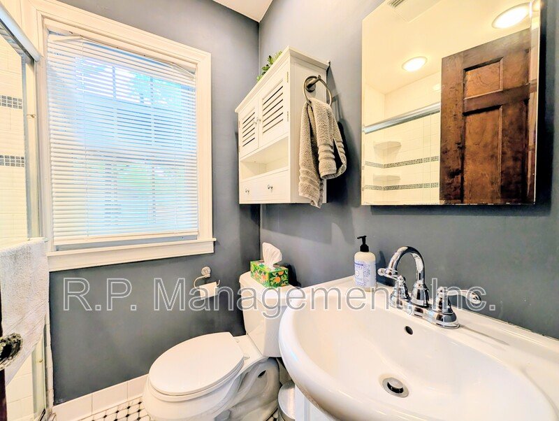 Updated 4bedroomm 2bath with amenities  Available 8/1 property image