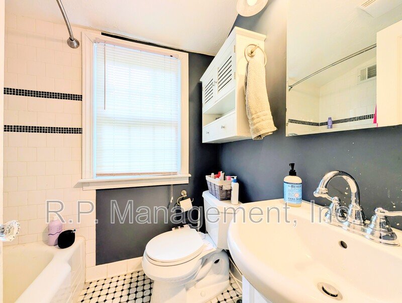 Updated 4bedroomm 2bath with amenities  Available 8/1 property image