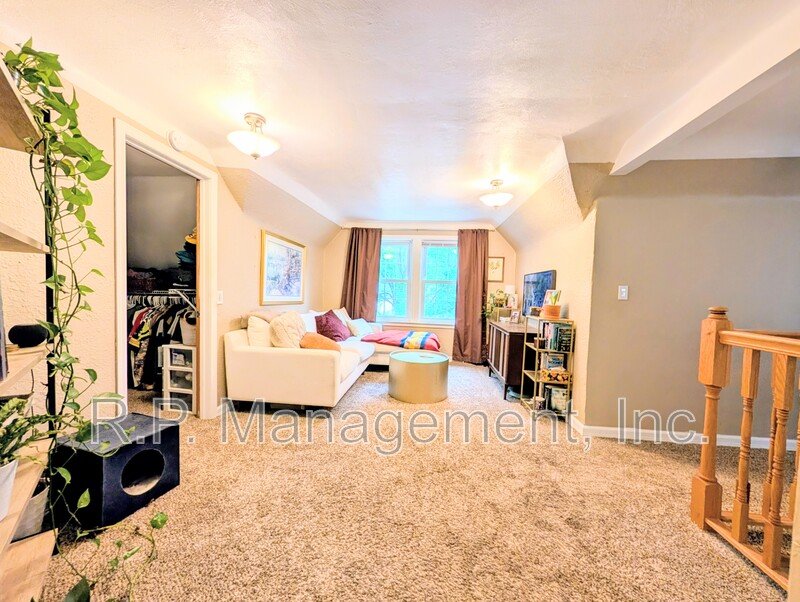 Updated 4bedroomm 2bath with amenities  Available 8/1 property image