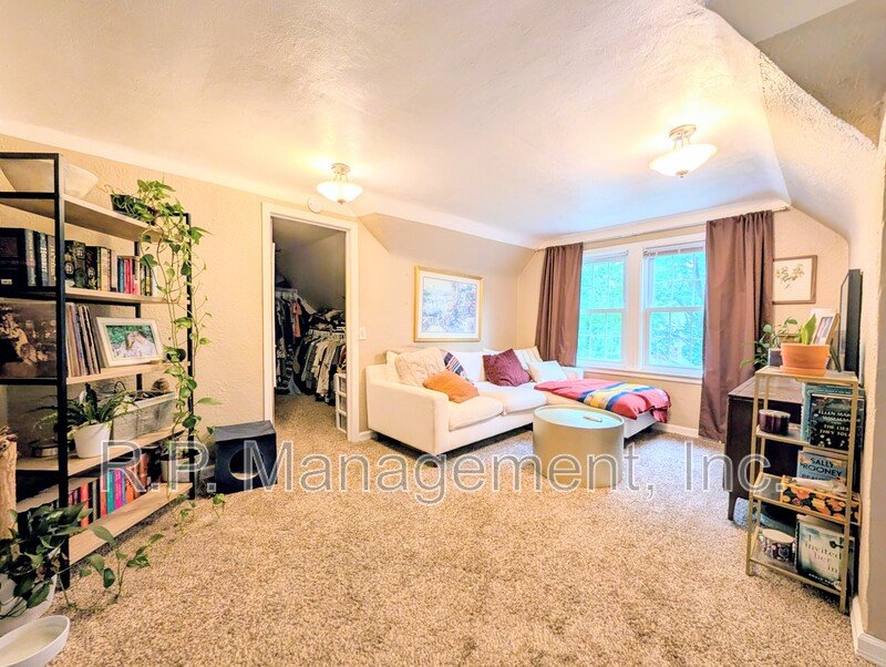 Updated 4bedroomm 2bath with amenities  Available 8/1 property image