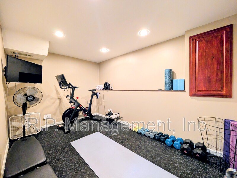 Updated 4bedroomm 2bath with amenities  Available 8/1 property image