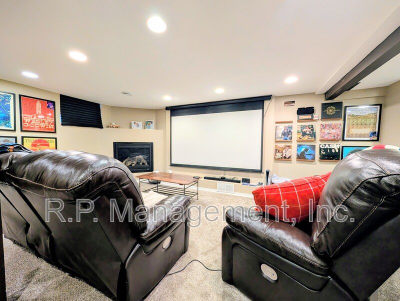 Updated 4bedroomm 2bath with amenities  Available 8/1 property image