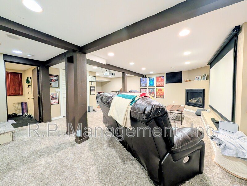 Updated 4bedroomm 2bath with amenities  Available 8/1 property image