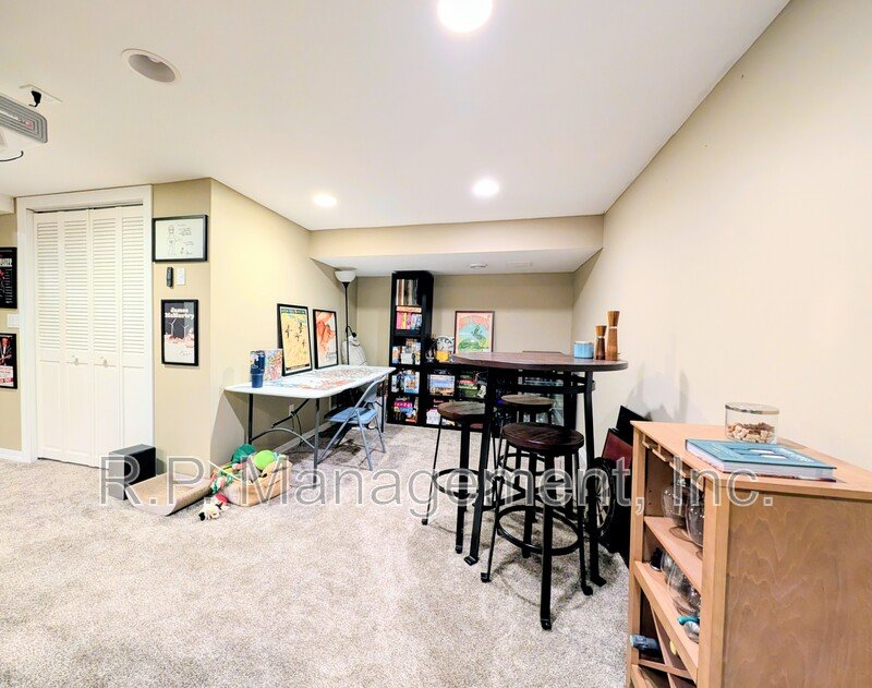 Updated 4bedroomm 2bath with amenities  Available 8/1 property image