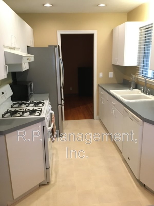 Well cared for 3 bedroom. 1 3/4 bath home near U of M. Available 9/1 property image