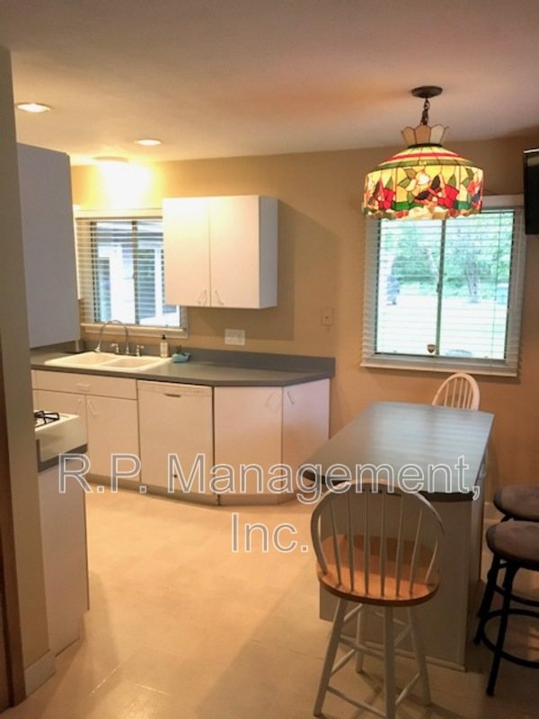 Well cared for 3 bedroom. 1 3/4 bath home near U of M. Available 9/1 property image