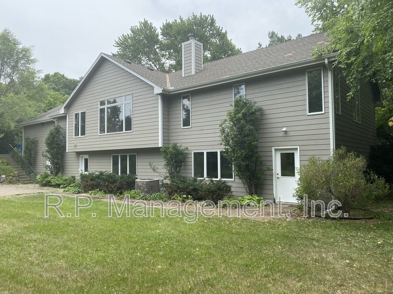 4BR/5BA 4,020 SF Minnetonka Home! property image