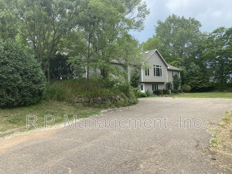 4BR/5BA 4,020 SF Minnetonka Home! property image