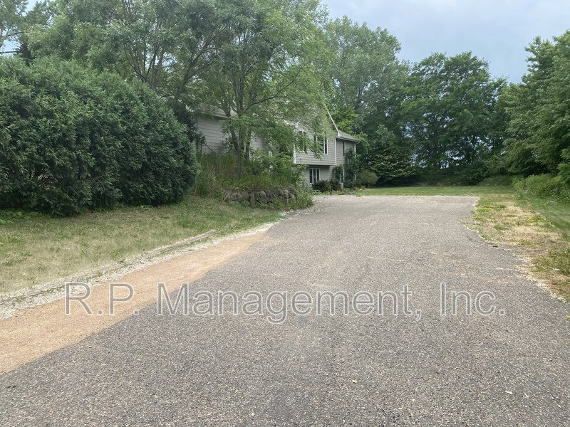 4BR/5BA 4,020 SF Minnetonka Home! property image