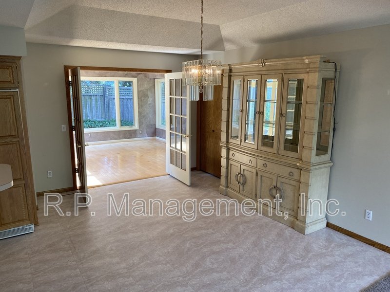 4BR/5BA 4,020 SF Minnetonka Home! property image