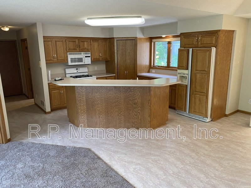 4BR/5BA 4,020 SF Minnetonka Home! property image