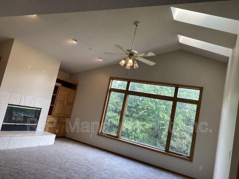 4BR/5BA 4,020 SF Minnetonka Home! property image