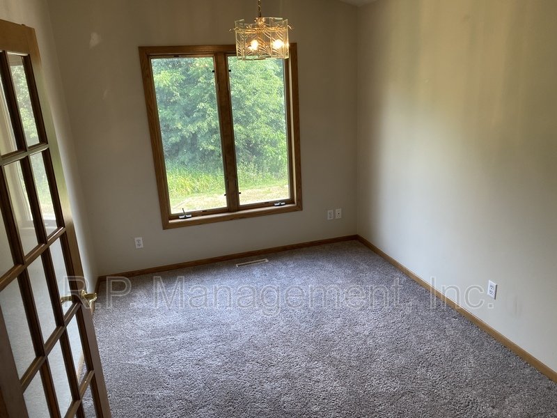 4BR/5BA 4,020 SF Minnetonka Home! property image
