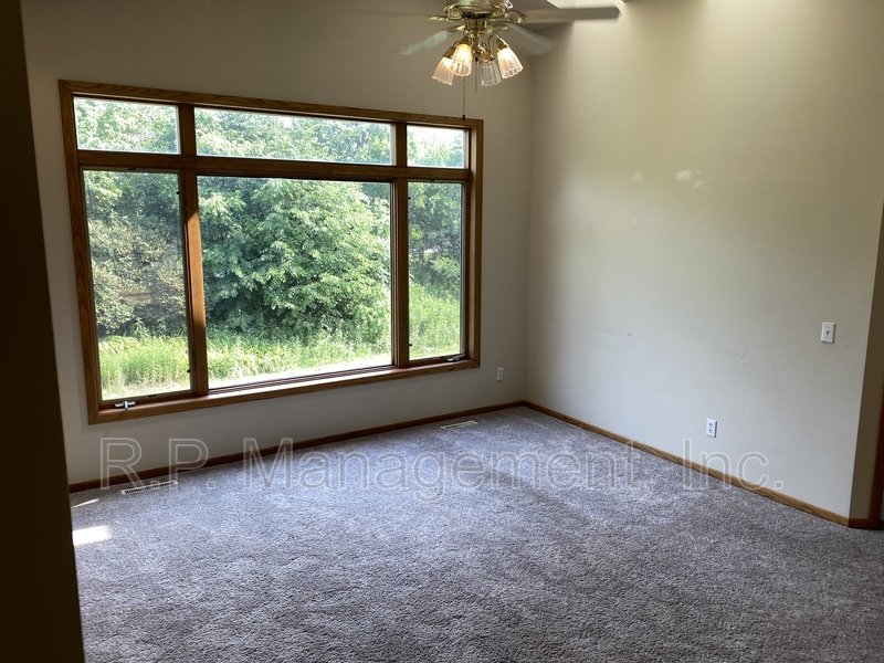 4BR/5BA 4,020 SF Minnetonka Home! property image