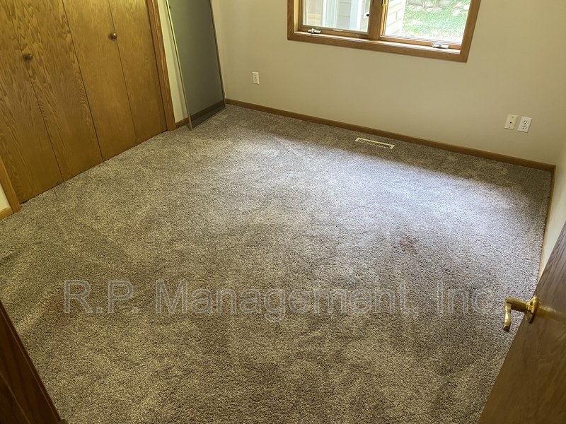 4BR/5BA 4,020 SF Minnetonka Home! property image