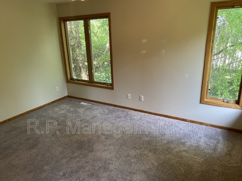 4BR/5BA 4,020 SF Minnetonka Home! property image