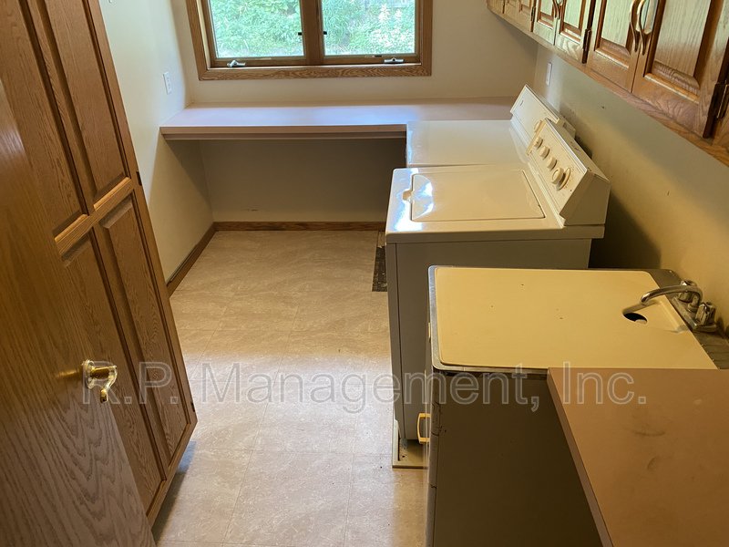 4BR/5BA 4,020 SF Minnetonka Home! property image