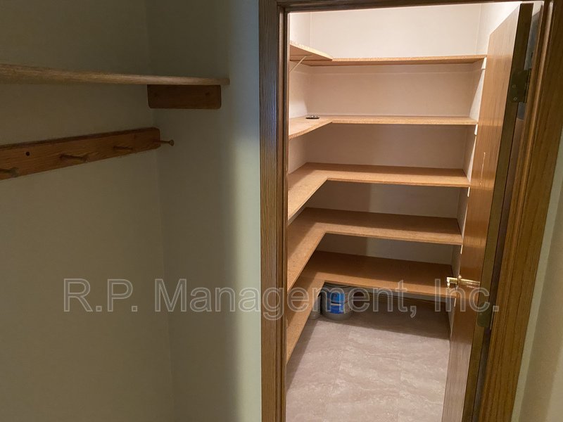 4BR/5BA 4,020 SF Minnetonka Home! property image