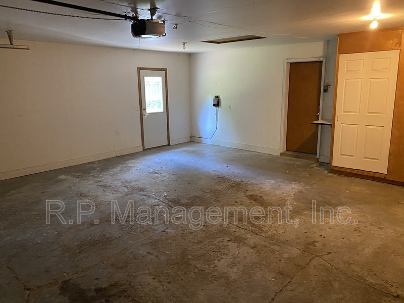 4BR/5BA 4,020 SF Minnetonka Home! property image