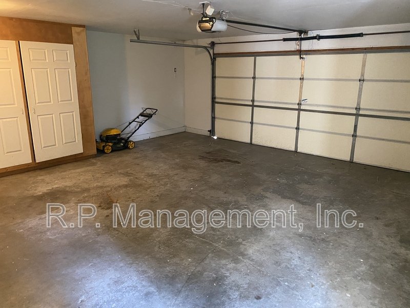 4BR/5BA 4,020 SF Minnetonka Home! property image