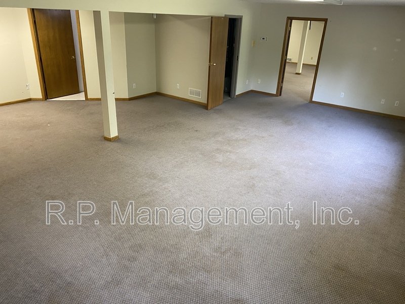 4BR/5BA 4,020 SF Minnetonka Home! property image