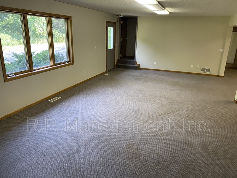 4BR/5BA 4,020 SF Minnetonka Home! property image